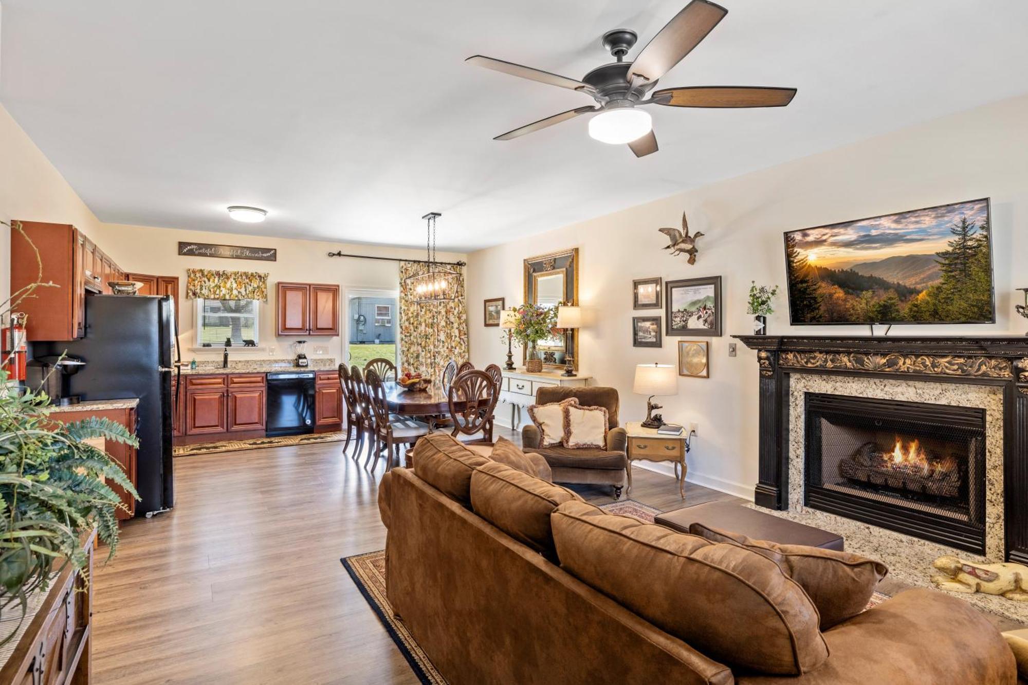 Bear Pass Is A 3 Bed 2 Bath Craftsman Style Home Located Within Walking Distance To Dt Gatlinburg Exterior foto